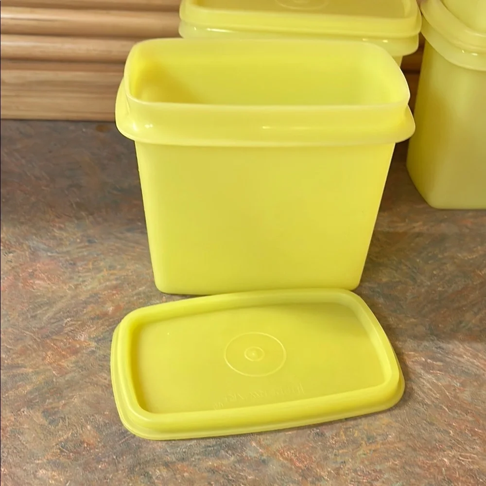 Tupperware Yellow shelf savers - Picture 3 of 3